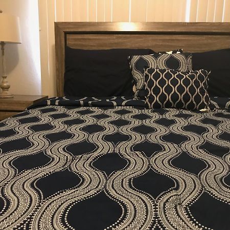 1 Bedroom / 1 Bath . Private Apt. Free Wifi, Interent & Parking Sinajana Exteriér fotografie