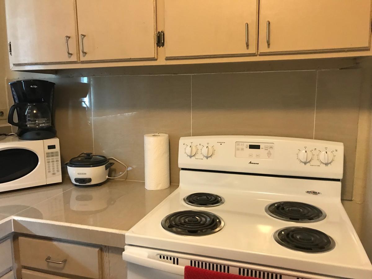 1 Bedroom / 1 Bath . Private Apt. Free Wifi, Interent & Parking Sinajana Exteriér fotografie